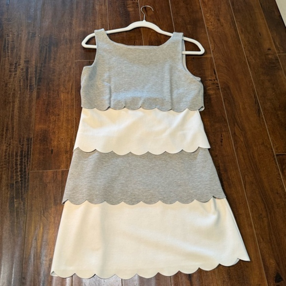 Guaranteed compliments! Size M B44 Dressed grey and white with scallops